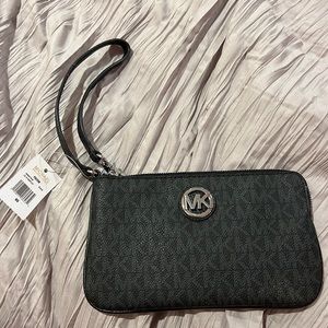 Brand new Michael Kors wristlet. Still have tag on willing to talk about price.